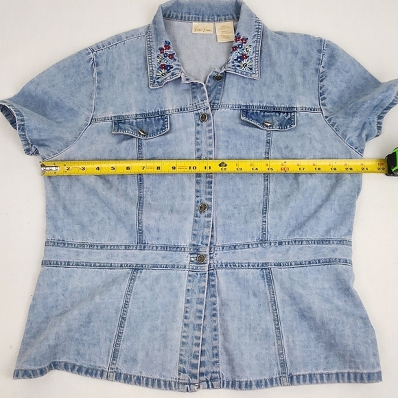 Bobbie Brooks Spring Flowers Lightweight Denim Style Button Down Top - Picture 5 of 7
